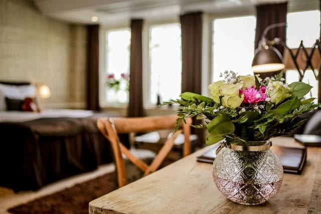 Blommor På Rummet Freys Hotel